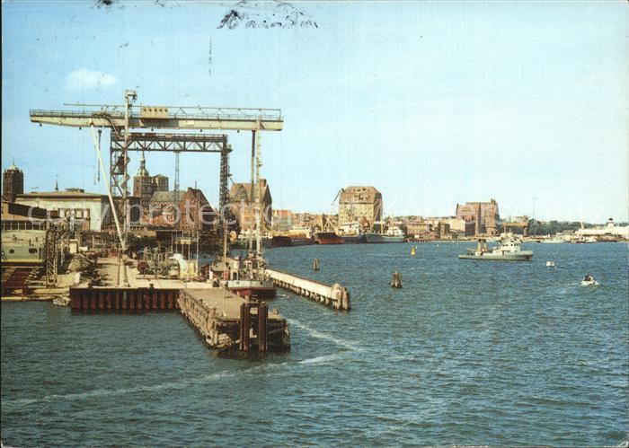 Stralsund Mecklenburg Vorpommern Blick von der Ziegelgrabenbruecke auf den Hafen