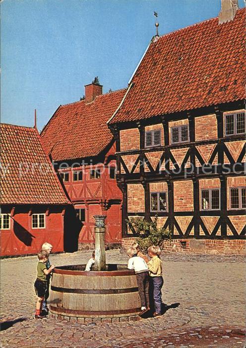 Arhus Torver Marktplatz Kinder am Brunnen Fachwerkhaus