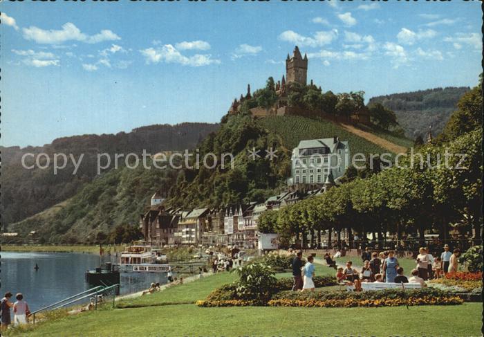 Cochem Mosel Uferpromenade mit Blick zur Reichsburg