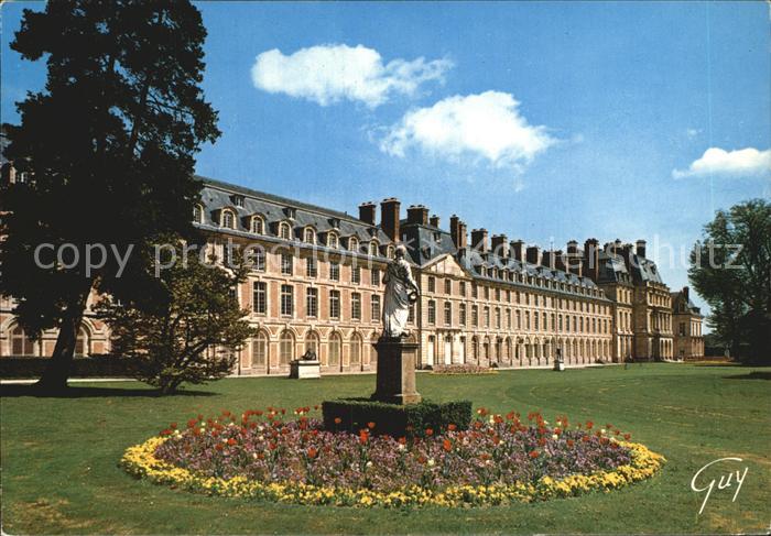 Fontainebleau Seine et Marne Palais Jardins anglais Aile Louis XV Monument
