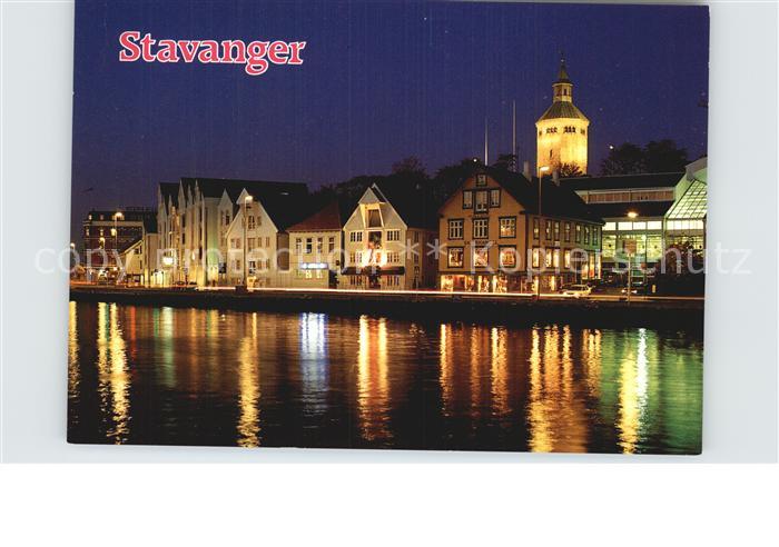 Stavanger Ansicht vom Wasser aus Uferstrasse Kirche Nachtaufnahme