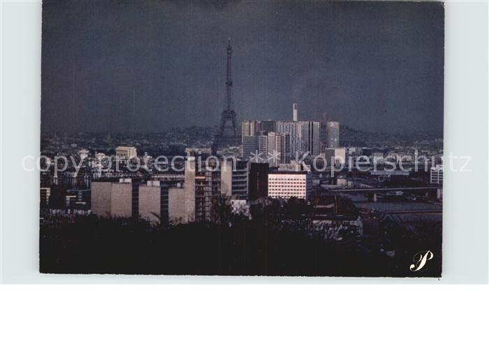 Paris Stadtbild bei Nacht mit Eifelturm