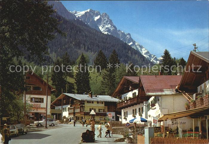 Grainau Dorfplatz mit Zugspitze