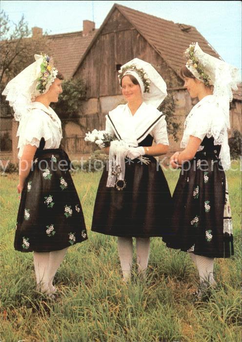 Heinersbrueck Niedersorbische Braut mit Braujungfern