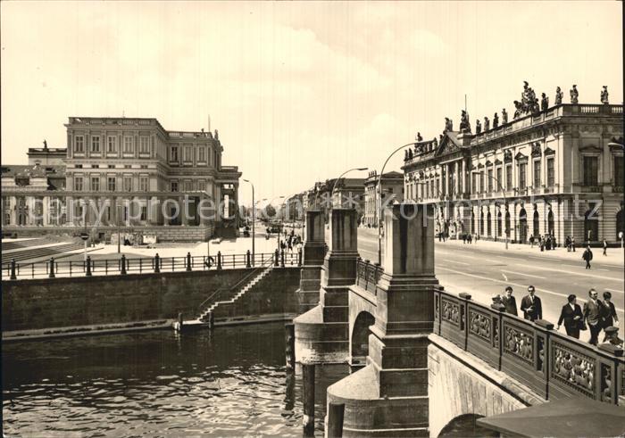 Berlin Museum fuer Deutsche Geschichte Marx Engels Bruecke