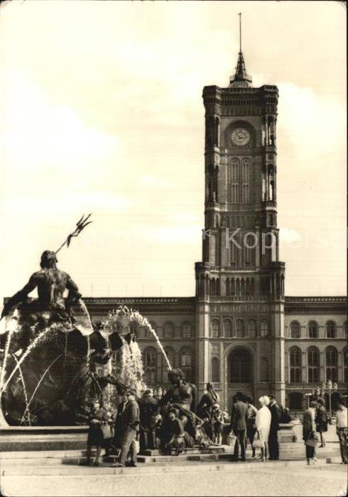 Berlin Neptunbrunnen und Rathaus