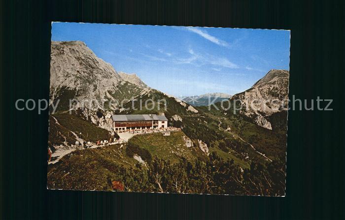 Koenigsee Berchtesgaden Berggaststaette Jennerbahn mit Blick zum Dachstein