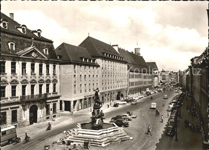 Augsburg Maximilianstrasse mit Herkulesbrunnen Schaezler-Haus Palasthotel Drei M