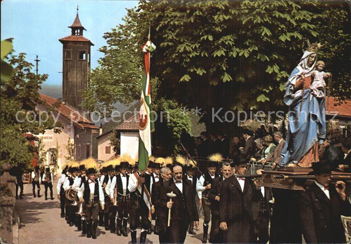 Kastelruth Suedtirol Festumzug Trachten