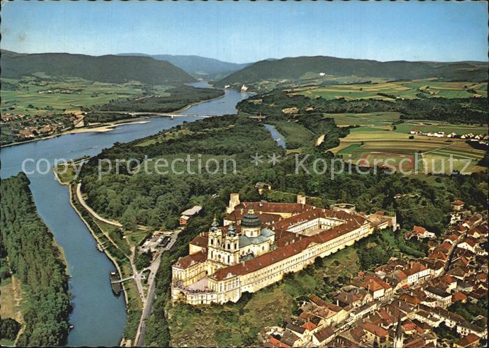Melk Donau Benediktinerstift Fliegeraufnahme
