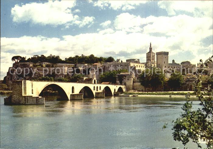 Avignon Vaucluse Le Rhone le pont St Benezet et le Palais des Papes