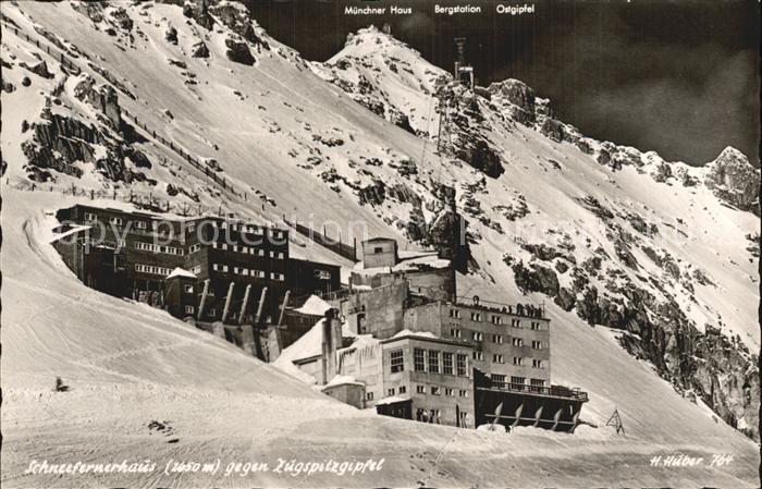 Garmisch-Partenkirchen Schneefernerhaus gegen Zugspitzgipfel im Winter Huber Kar