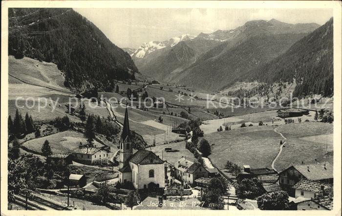 St Jodok Oesterreich Ortsansicht mit Kirche Alpenpanorama