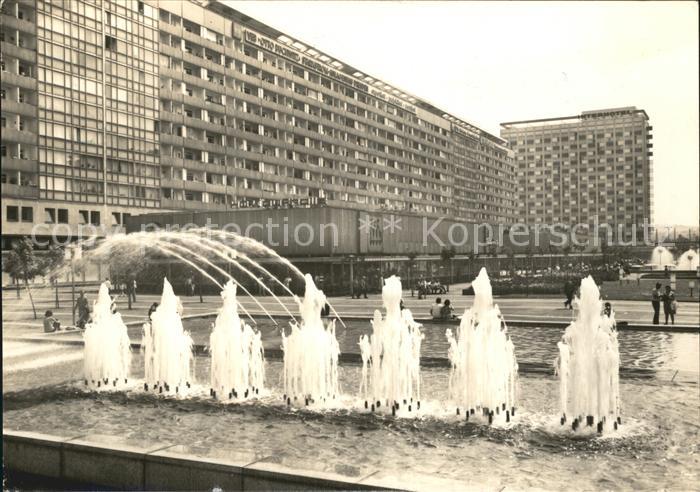 Dresden Prager Strasse mit Interhotel Newa Wasserspiele