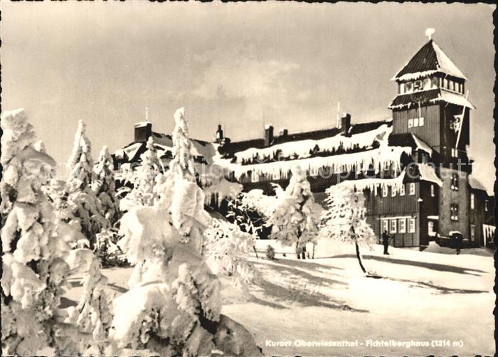 Oberwiesenthal Erzgebirge Fichtelberghaus im Winter