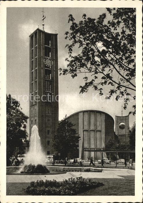 Muenchen Neue Matthaeuskirche Springbrunnen
