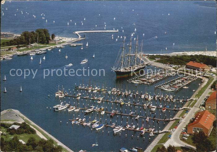 Travemuende Ostseebad Fliegeraufnahme mit Viermaster Passat