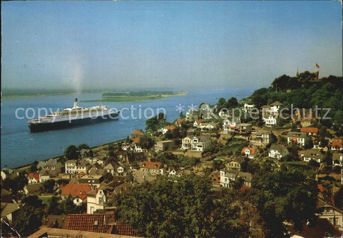 HAMBURG CITY Queen Elizabeth II passiert den Suellberg