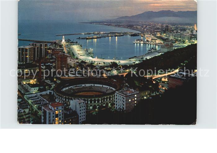 Malaga Andalucia Gesamtansicht bei Nacht mit Arena