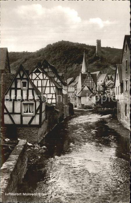 Monreal Eifel Haeuser an der Elz Fachwerkhaeuser Burg Luftkurort
