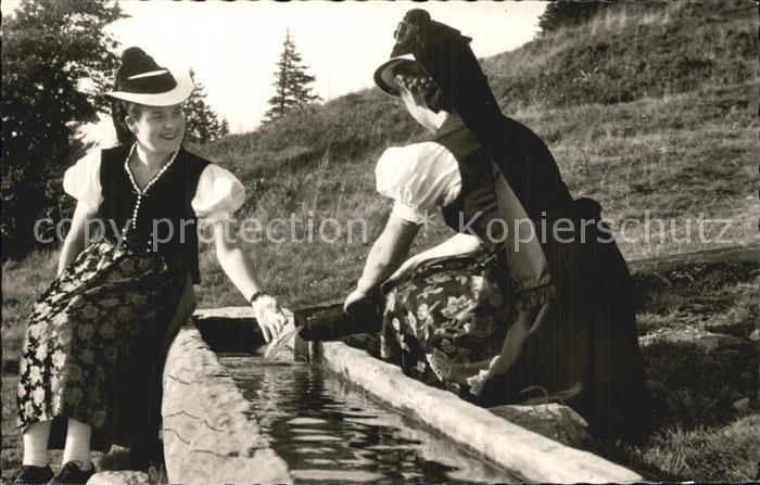 Feldberg Schwarzwald Schwarzwaldmaidle Trachten Brunnen