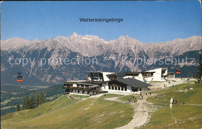 Seefeld Tirol Rosshuette mit Seilbahnen gegen Wettersteingebirge