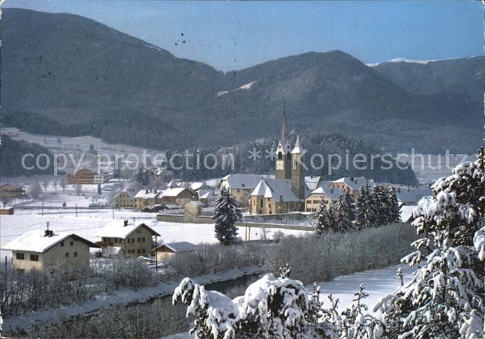 St Lorenzen Suedtirol Ortsansicht mit Kirche Winterlandschaft