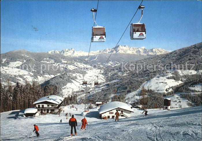 Wagrain Salzburg Skipiste Berghotel Restaurant Kabinenbahn im Hintergrund Hoher