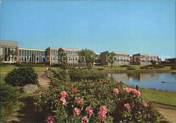 Frederikshavn Gymnasiet Uferpromenade am See Rhododendron