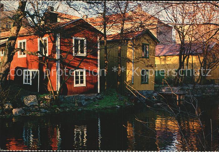 Norrtaelje Alte Haeuser am Fluss