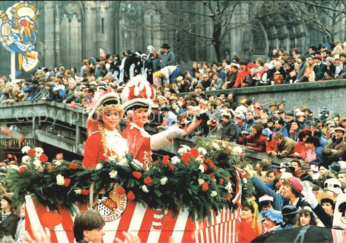 Koeln Rhein Tanzpaar der Roten Funken Rosenmontagszus