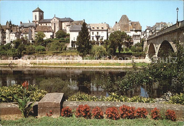Argentat Ville baignee par la Dordogne