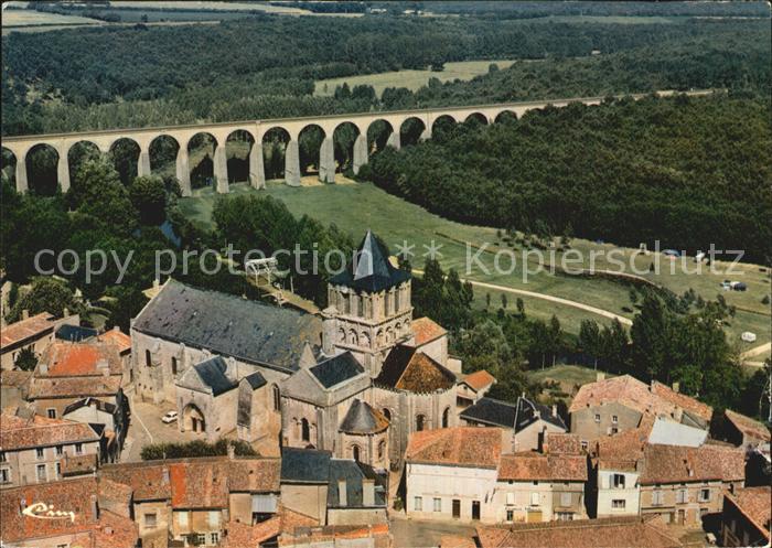 Lusignan Fliegeraufnahme Eglise Vallee Vonne