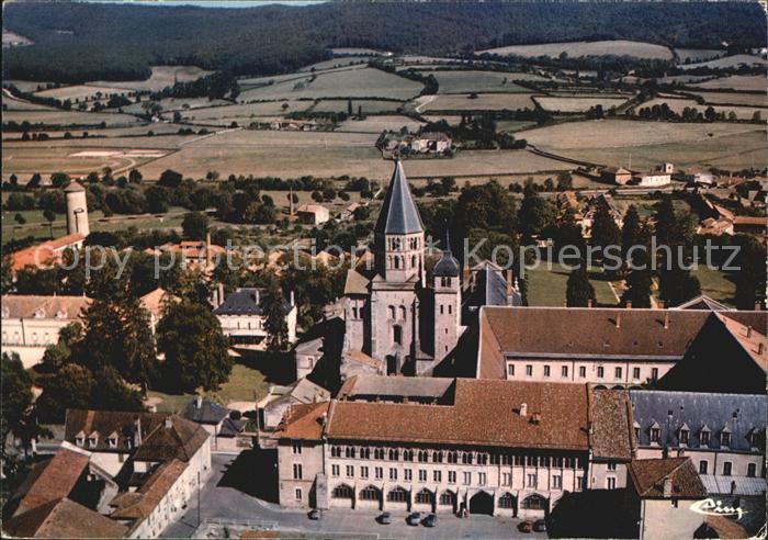 Cluny Fliegeraufnahme mit Kirche