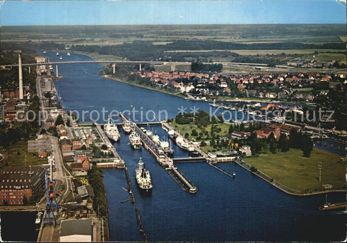 Kiel Holtenauer Schleusen mit Hochbruecken Fliegeraufnahme