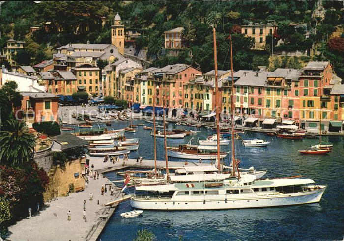 Portofino Liguria Particolare della Baia Panfili all ancora