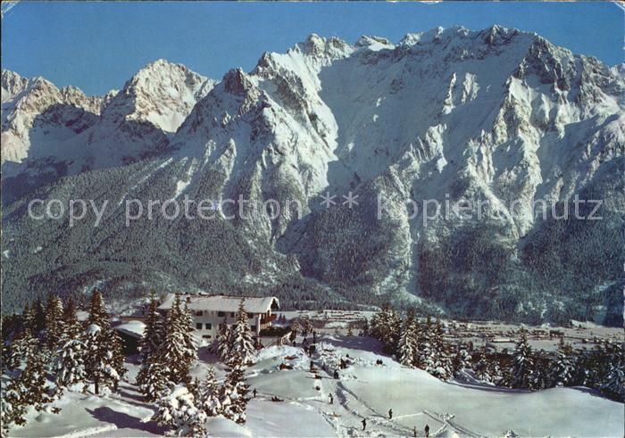 Mittenwald Bayern Berggaststaette St Anton mit Karwendelgebirge