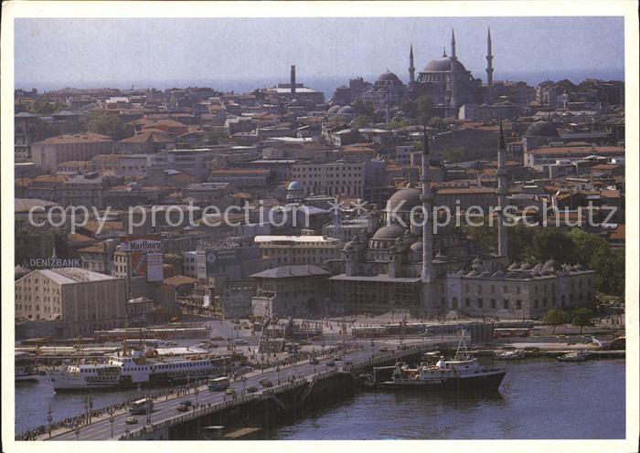 Istanbul Constantinopel Yeni Valide Mosque and Galata Bridge