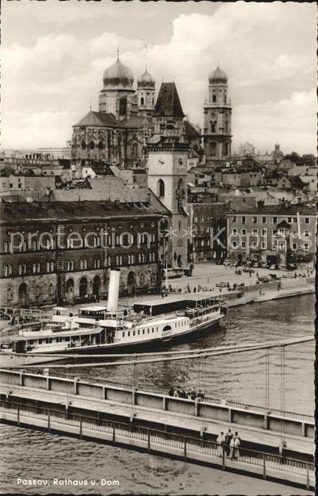 Passau Rathaus und Dom Fahrgastschiff