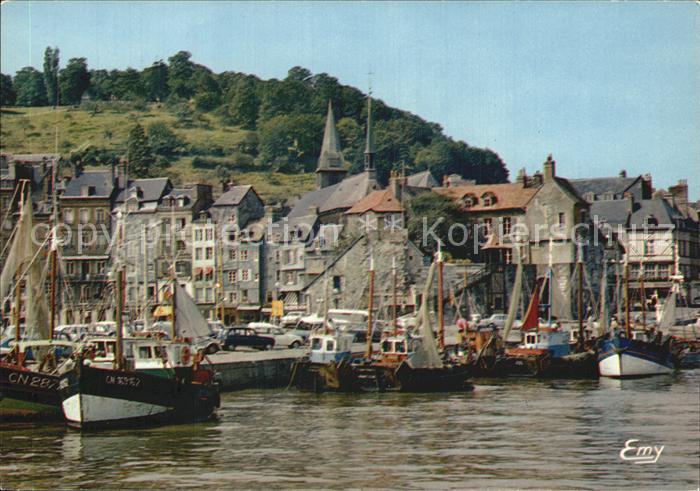Honfleur Les bateaux de peche a quai dans l'avan