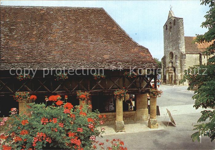 Domme Les Anciennes Halles et l'Eglise