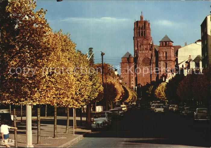 Rodez Avenue Victor Hugo au fond la cathedrale Notre Dame