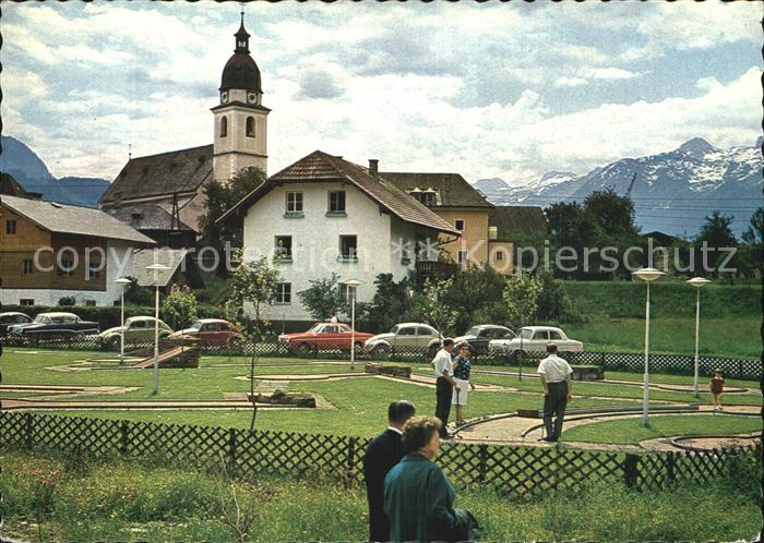Kuchl Teilansicht mit Kirche und Minigolfanlage