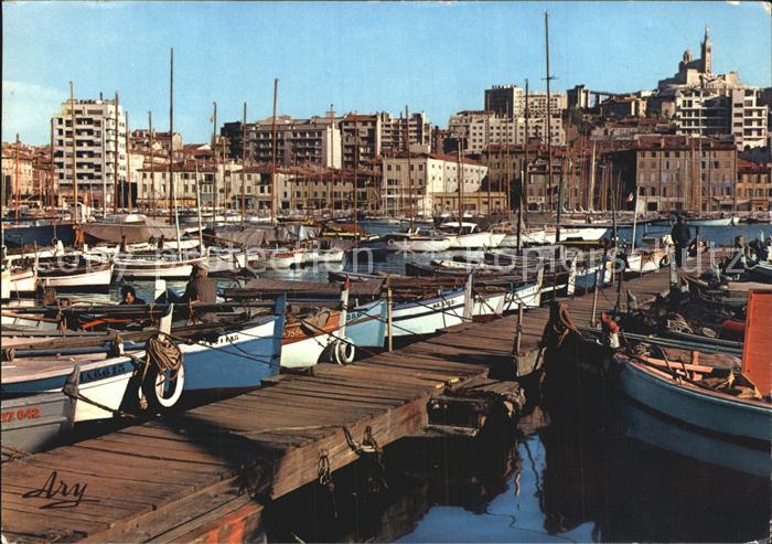 Marseille Bouches-du-Rhone Le Vieux Port avec ses Barques de Peche