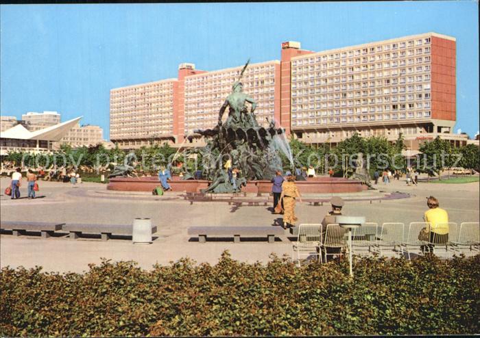 Berlin Neptunbrunnen mit Rathauspassage