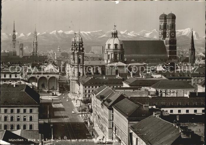 Muenchen Blick von der Ludwigskirche auf Stadt und Gebirge Frauenkirche