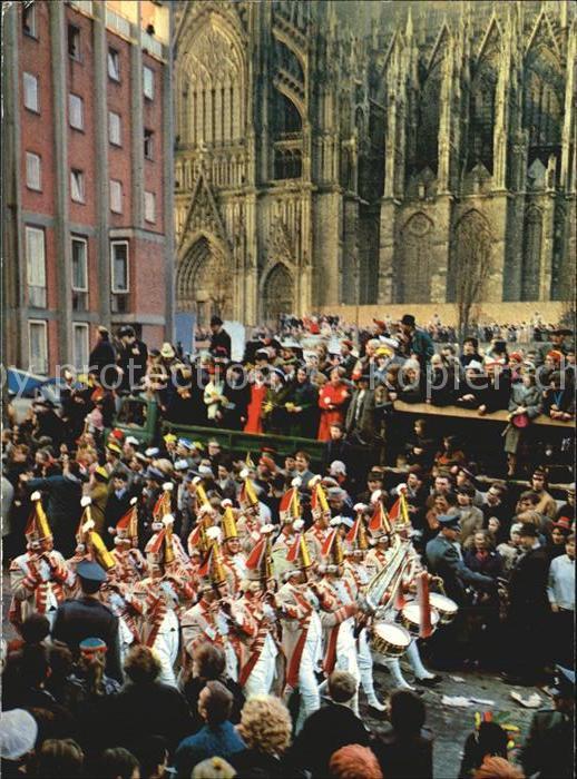 Koeln Rhein Karneval Prinzengarde Rosenmontagszug Dom