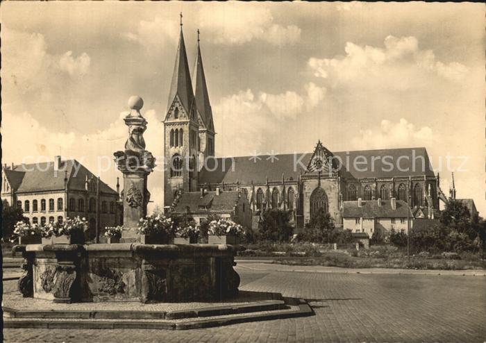 Halberstadt Dom Holzmarktbrunnen