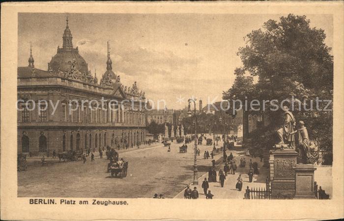 BERLIN  CITY Platz am Zeughaus