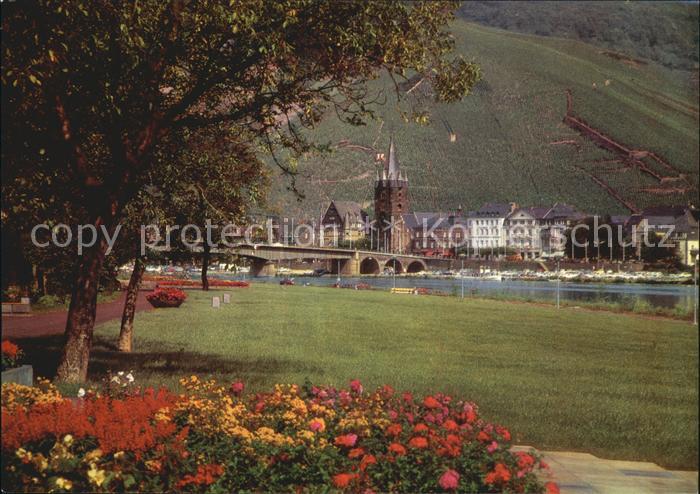 BERNKASTEL-KUES Berncastel Rheinland-Pfalz Moselpartie mit Promenade